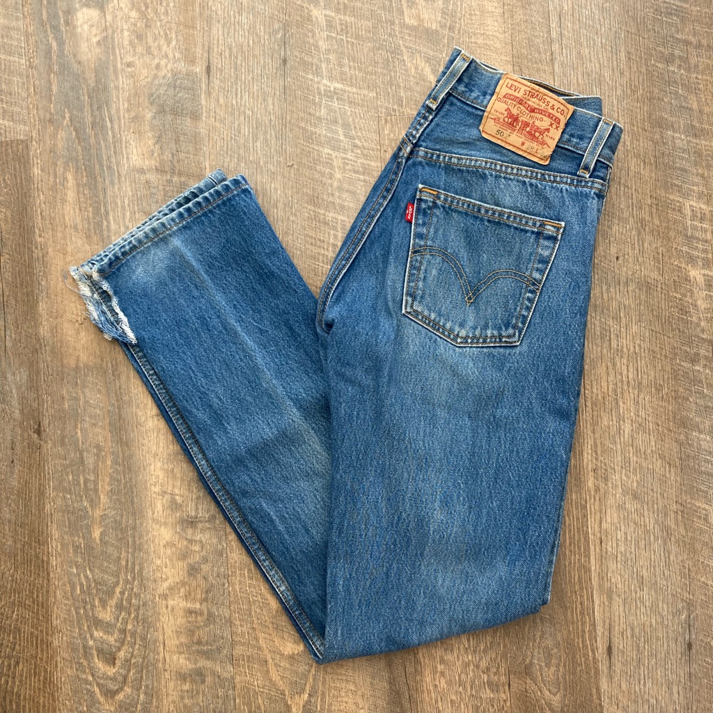 Vintage Levi's Women's High Rise Jeans - Classic Blue